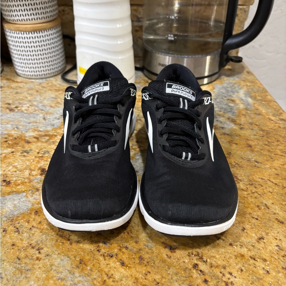 Brooks PureFlow 7 size 5.5 - Picture 2 of 8